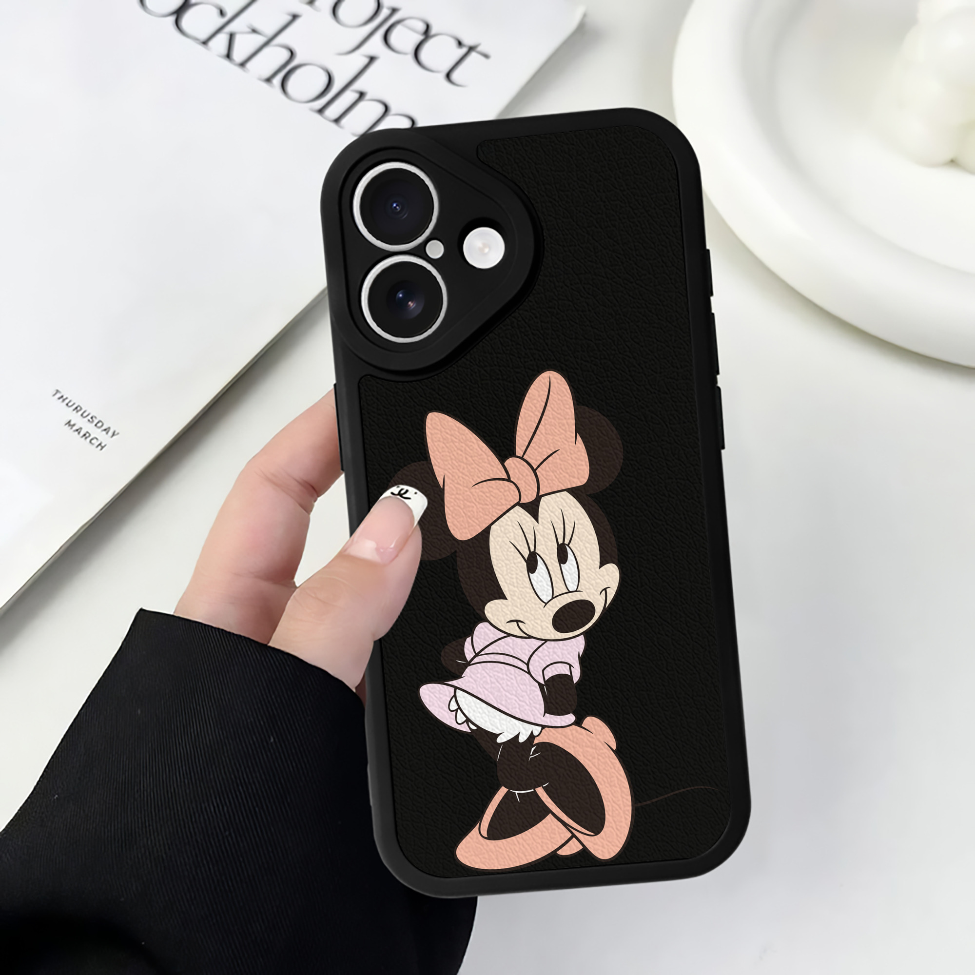 （画像用） ミッキーマウス Mickey Mouse 【iPhone 16シリーズ対応】シリコンスマホケース（レザー調） 材質：シリコン